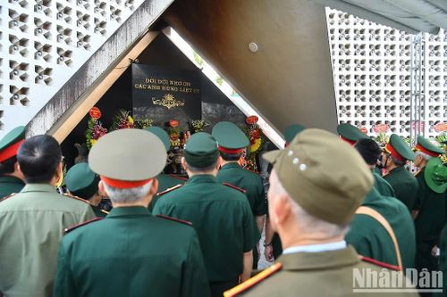 Ông Nguyễn Văn Đọi, năm nay 75 tuổi, cựu chiến binh tỉnh Hải Dương tham gia chiến trường 81 ngày đêm chiến đấu tại Thành cổ Quảng Trị cho biết, trở lại đây sau 10 năm, thắp hương cho các chiến sĩ những thế hệ cha anh của mình, vì không biết sau này có được trở lại nữa hay không? Mỗi lần đến đây đều thấy nghĩa trang được nâng cấp tu bổ khang trang hơn, rộng rãi và to đẹp hơn. Thể hiện sự trân trọng của địa phương với các Anh hùng, liệt sĩ đã hy sinh vì mảnh đất này cũng như Tổ quốc chúng ta.