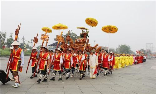 Lễ rước kiệu của các xã, phường, thị trấn vùng ven về Khu di tích lịch sử Quốc gia đặc biệt Đền Hùng. Ảnh: Tạ Toàn/TTXVN