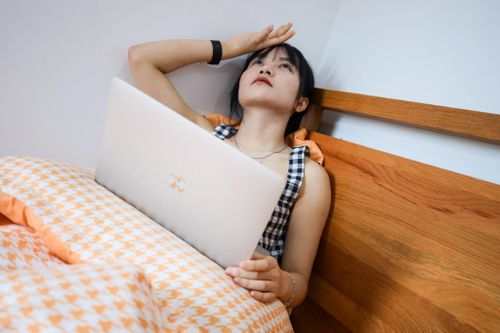 Những thông báo tuyển dụng đưa các điều kiện làm việc cơ bản vào mục "quyền lợi" khiến nhân sự hoang mang. Ảnh minh họa: Phương Lâm.