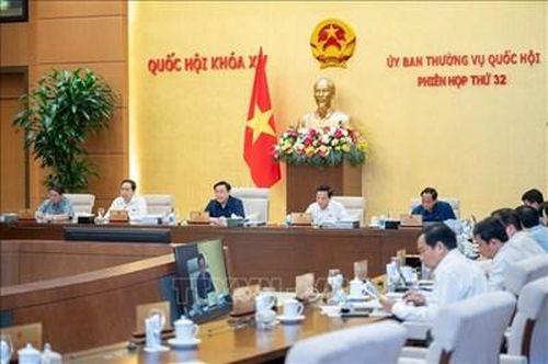 Chủ tịch Quốc hội Vương Đình Huệ chủ trì Phiên họp thứ 32 của Ủy ban Thường vụ Quốc hội, sáng 17-4-2024. Ảnh: TTXVN