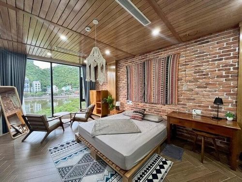 Được thiết kế theo phong cách châu Âu sang trọng và hiện đại, Quiri Hotel nằm trong số những khách sạn ở Cát Bà giá rẻ, view đẹp. (Ảnh: Booking)