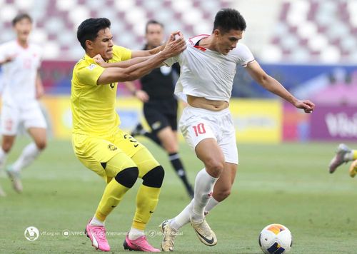 U23 Malaysia một lần nữa cho thấy sự vô kỷ luật với rất nhiều pha phạm lỗi ở khu vực nguy hiểm, và U23 Việt Nam đã khai thác tốt điểm yếu này. 