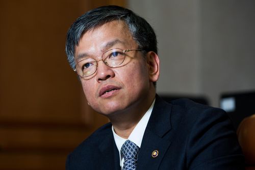 Phó Thủ tướng Kinh tế kiêm Bộ trưởng Bộ Kế hoạch và Tài chính Hàn Quốc Choi Sang-mok