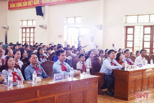 Hướng tới kỷ niệm 70 năm Chiến thắng Điện Biên Phủ (07/5/1954 - 07/5/2024), sáng 22/4, tại xã Cẩm Quan, huyện Cẩm Xuyên, Tỉnh đoàn - Hội đồng Đội tỉnh Hà Tĩnh tổ chức chương trình tuyên dương "Chiến sỹ nhỏ Điện Biên” cấp tỉnh.