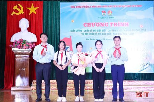 Nhân dịp này, Hội đồng Đội tỉnh cũng tặng quà chúc mừng đoàn đại biểu của Hà Tĩnh tham gia liên hoan “Chiến sỹ nhỏ Điện Biên” toàn quốc lần thứ V, năm 2024 diễn ra tại tỉnh Điện Biên từ ngày 24 đến ngày 26/4/2024.