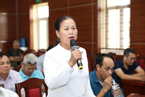 Cử tri xã Thượng Mỗ kiến nghị đến Đại biểu Quốc hội. Ảnh: Mai Nguyễn