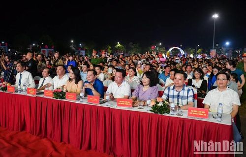 Các đại biểu tham dự lễ bế mạc.