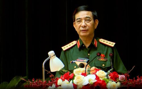 Đại tướng Phan Văn Giang, Bộ trưởng Quốc phòng phát biểu tại hội nghị tiếp xúc cử tri.