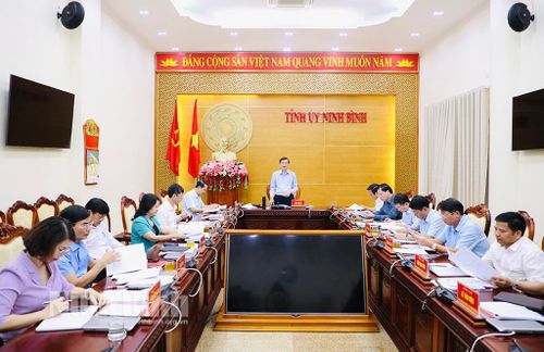 Đồng chí Đoàn Minh Huấn, Ủy viên Trung ương Đảng, Bí thư Tỉnh ủy chủ trì hội nghị.