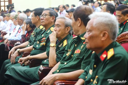 70 chiến sỹ Điện Biên, TNXP, DCHT tỉnh Ninh Bình dự buổi gặp mặt, tri ân. Ảnh: Đình Minh
