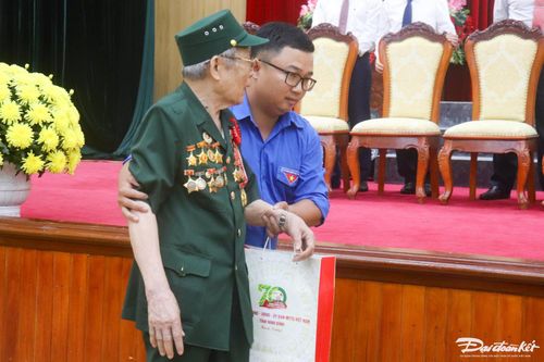 Những người lính Điện Biên năm nào đều đã ở cái tuổi ngoài 80 - 90, nên sức khỏe đã yếu đi nhiều. Ảnh: Đình Minh