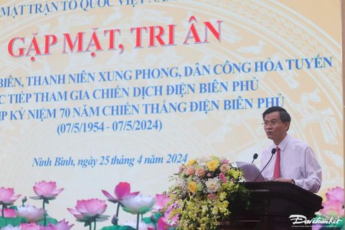 Ông Đoàn Minh Huấn - Bí thư Tỉnh ủy Ninh Bình phát biểu tại buổi gặp mặt. Ảnh: Đình Minh