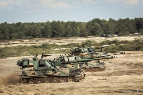 Điểm ưu việt của K9 Thunder nằm ở hệ thống điều khiển bắn kỹ thuật số “Thời gian đến mục tiêu”. Hệ thống này sẽ tính toán sao cho pháo thủ có thể bắn chính xác 3 quả đạn pháo 155 mm vào một khu vực trong vòng 15 giây.