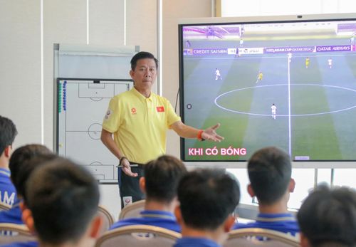 HLV Hoàng Anh Tuấn gần như là lựa chọn tốt nhất trong 10 năm qua mỗi khi VFF cần một HLV cho các đội tuyển U. Ảnh: NĐ