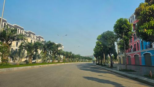 Do thời tiết nắng nóng, khu du lịch Đồi Rồng (phường Vạn Hương, quận Đồ Sơn) vào chiều 27/4, khá ít khách du lịch sử dụng dịch vụ.