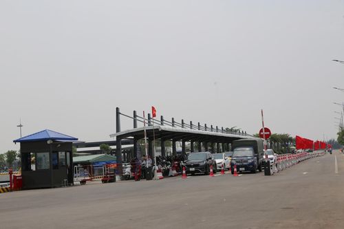 Khu vực bến phà Đồng Bài không có dấu hiệu ùn tắc kéo dài như mọi khi.
