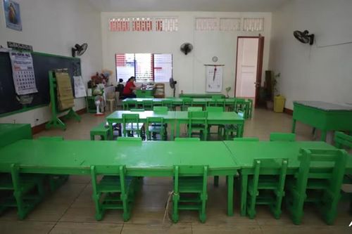 Như vậy, với hơn 47.000 trường học công ở đất nước 115 triệu dân này, sau đợt dài đóng cửa vì Covid-19, giáo viên và học sinh lại chuyển sang học trực tuyến vì… nắng nóng
