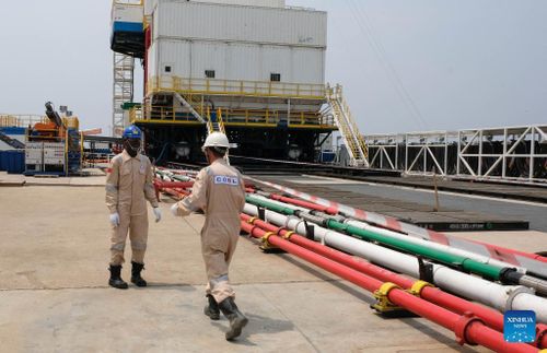 Mỏ dầu Kingfisher ở Kikuube, Uganda do tập đoàn dầu mỏ khổng lồ Trung Quốc (CNOOC) vận hành. Ảnh: Tân Hoa xã
