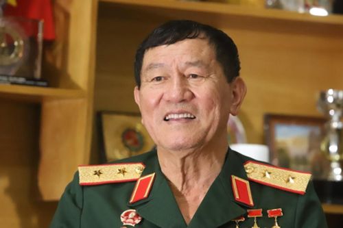 Anh hùng, Trung tướng Phạm Tuân.