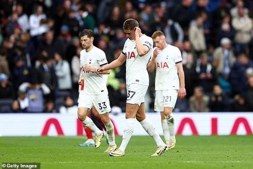Đội khách mở tỷ số nhờ bàn phản lưới nhà của Pierre-Emile Højbjerg ở phút 15.