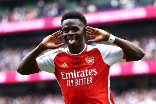 Bukayo Saka nâng tỷ số lên 2-0 ở phút 27.