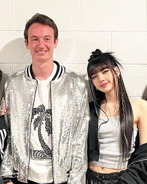 Bắt gặp Lisa Blackpink đi bảo tàng Rodin cùng bạn trai tin đồn Frédéric  Arnault - Báo Thể Thao & Văn Hóa - Thông tấn xã Việt Nam