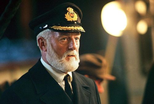Bernard Hill đóng thuyền trưởng Edward J. Smith trong Titanic. Ảnh: Shutterstock.