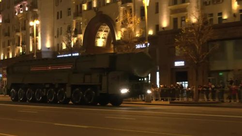 Moscow có nhiều loại vũ khí có khả năng hạt nhân, từ tên lửa đạn đạo xuyên lục địa tầm xa đến vũ khí hạt nhân chiến thuật tầm nhỏ hơn.