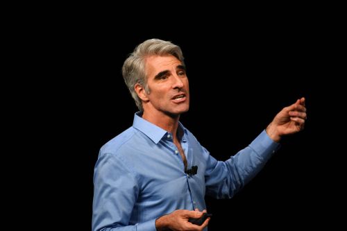 Phó chủ tịch Kỹ thuật Phần mềm Craig Federighi. Ảnh: Bloomberg.