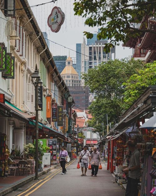 Các con đường Orchard tại Singapore không còn nhộn nhịp như trước. Du khách các địa điểm như trung tâm mua sắm để tránh cái nóng. Ảnh: @_from6pm.