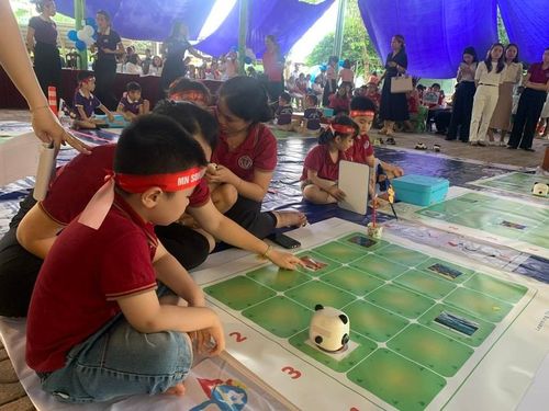 Chuẩn bị tâm thế để trẻ sẵn sàng bước vào vòng thi.