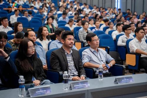 Các đại biểu tham dự Hội thảo.