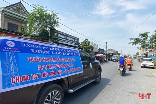  Điện lực Lộc Hà ra quân tuyên truyền lưu động về tiết kiệm điện. 