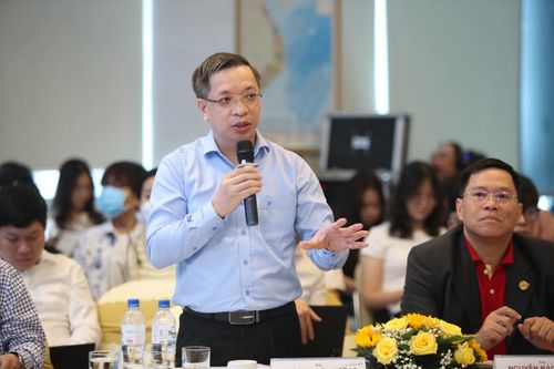 Ông Trương Việt Cường - PTGĐ Bamboo Airways, chia sẻ tại Hội thảo.