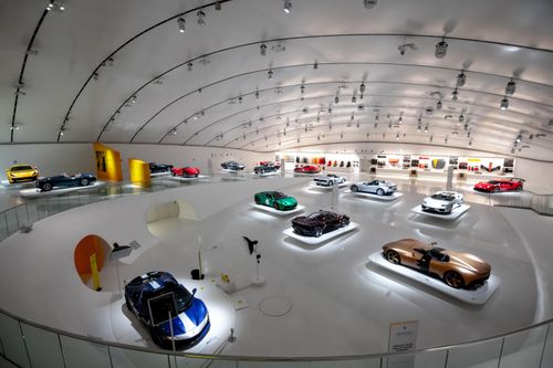 "Ferrari One of a Kind" là một triển lãm đặc biệt của thương hiệu siêu xe đến từ Italy, nhằm mang đến cho khách tham quan góc nhìn gần hơn đến những mẫu Ferrari hàng thửa.