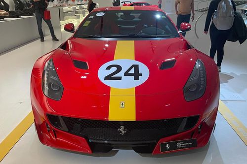 Mẫu xe tiền nhiệm của 812 Competizione là F12tdf "Écurie Francorchamps" được cá nhân hóa với màu sơn đỏ truyền thống Rosso Corsa và tem đua màu vàng đặc trưng của đội đua đến từ Bỉ. Đây cũng là mẫu xe cá nhân của chủ tịch câu lạc bộ Ferrari Bỉ.