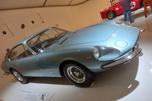 Ferrari 330 GTC Speciale có thiết kế khác biệt so với bản tiêu chuẩn nhờ vào thân vỏ được làm bởi Pininfarina và chịu ảnh hưởng mạnh mẽ từ chiếc 365 California. Chỉ có 4 chiếc 330 GTC Speciale được sản xuất.