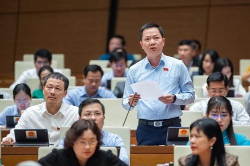 Đại biểu chất vấn tại Kỳ họp thứ 6, Quốc hội khóa XV. Ảnh: quochoi.vn