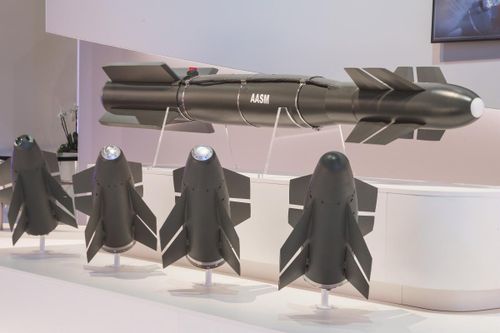 Trong quý 1/2024, Pháp đã gửi 150 đơn vị vũ khí dẫn đường hiện đại cho Không quân Ukraine để sử dụng trên chiến trường, chúng ta đang nói về bom AASM-250 Hammer (Air-Sol Modulaire).