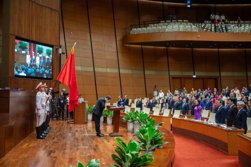  Tân Chủ tịch Quốc hội Trần Thanh Mẫn thực hiện Lễ tuyên thệ nhậm chức. 