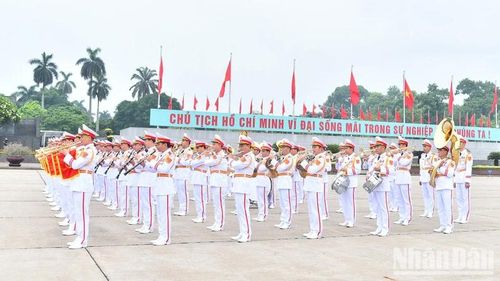 Đoàn Quân nhạc thực hiện nghi thức tại buổi lễ trên Quảng trường Ba Đình trước lễ khai mạc Kỳ họp thứ 7, Quốc hội khóa XV.