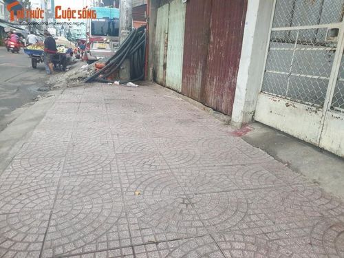 Một đoạn vỉa hè đường Bùi Hữu Nghĩa vừa được "nâng cấp" xong cuối năm 2023