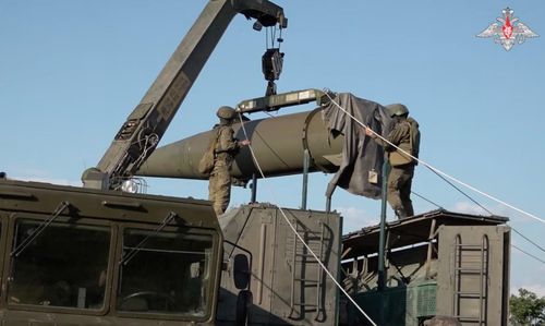 Binh sĩ Nga tham gia giai đoạn đầu tiên của cuộc tập trận vũ khí hạt nhân chiến thuật, tại một địa điểm không xác định thuộc Quân khu phía Nam của nước này, ngày 21/5/2024. Ảnh: Bộ Quốc phòng Nga