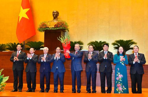 Lãnh đạo Đảng, Nhà nước, Quốc hội chúc mừng tân Chủ tịch nước Tô Lâm. Ảnh: Duy Linh