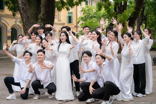 MV được quay tại Trường THPT Chu Văn An, Hà Nội - ngôi trường lâu đời và giàu truyền thống