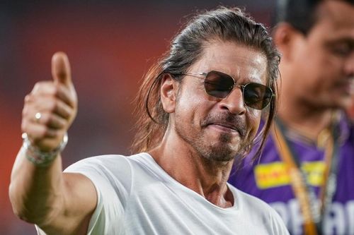 Shah Rukh Khan nhập viện do say nắng khiến nhiều người hâm mộ lo lắng. Ảnh: PTI.
