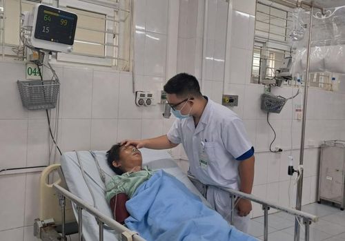 Bệnh nhân ngộ độc nấm điều trị tại Khoa Hồi sức tích cực đã vượt qua nguy kịch.