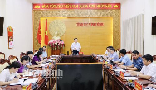 Đồng chí Đoàn Minh Huấn, Ủy viên Trung ương Đảng, Bí thư Tỉnh ủy chủ trì hội nghị.