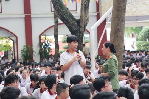 Công an TP Hồ Chí Minh tăng cường tuyên truyền phòng ngừa ma túy cho học sinh.