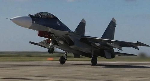 Tiêm kích Su-30SM2 mang tên lửa không đối không tầm xa R-37M.